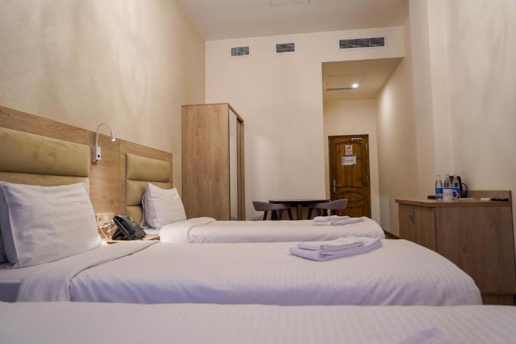 Kuma Hotel Ґюмрі Екстер'єр фото