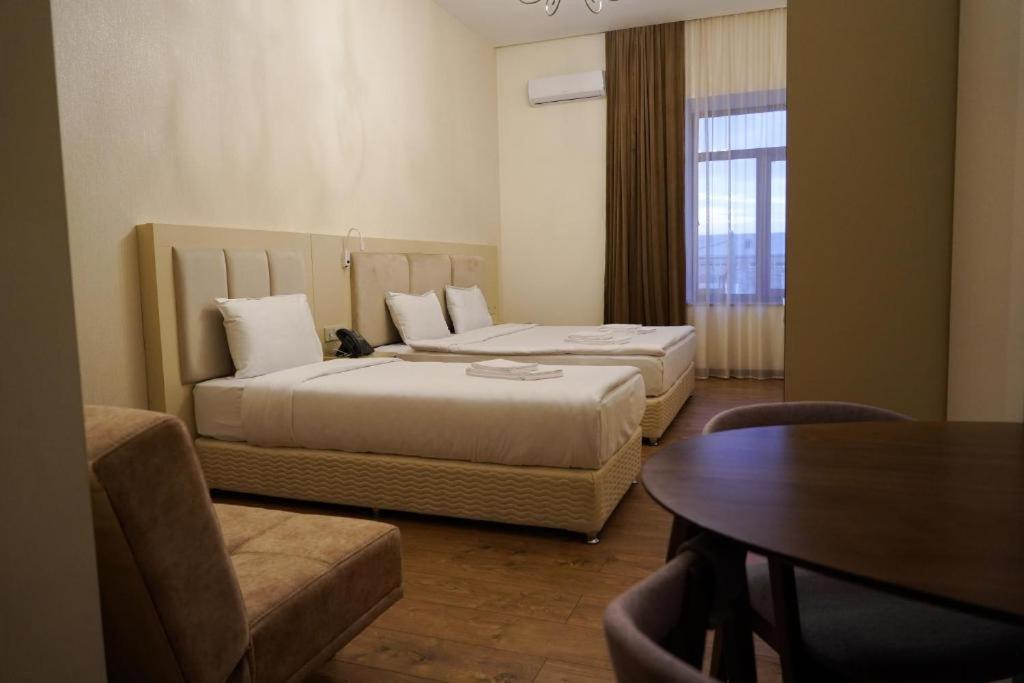 Kuma Hotel Ґюмрі Екстер'єр фото