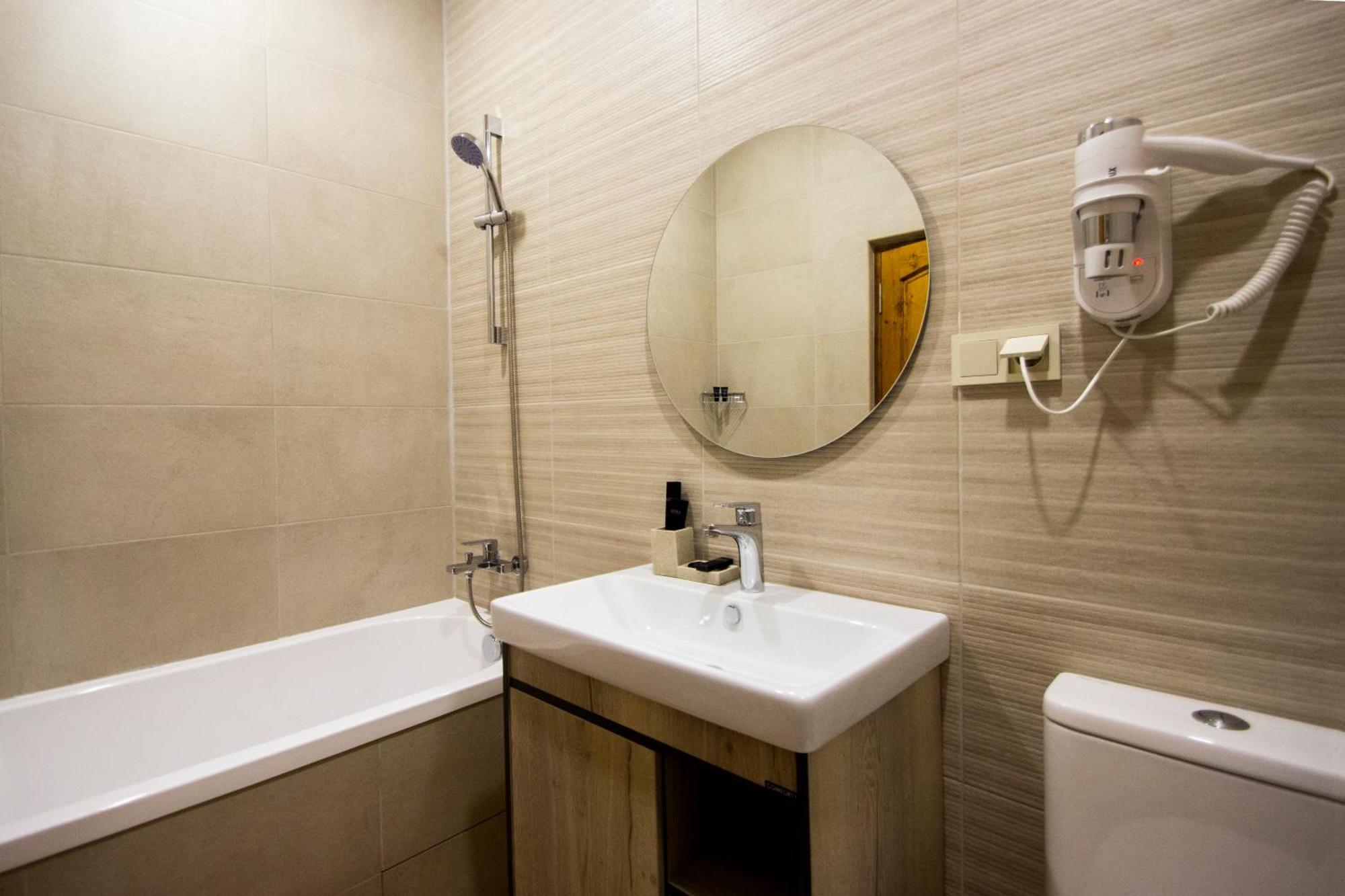 Kuma Hotel Ґюмрі Екстер'єр фото