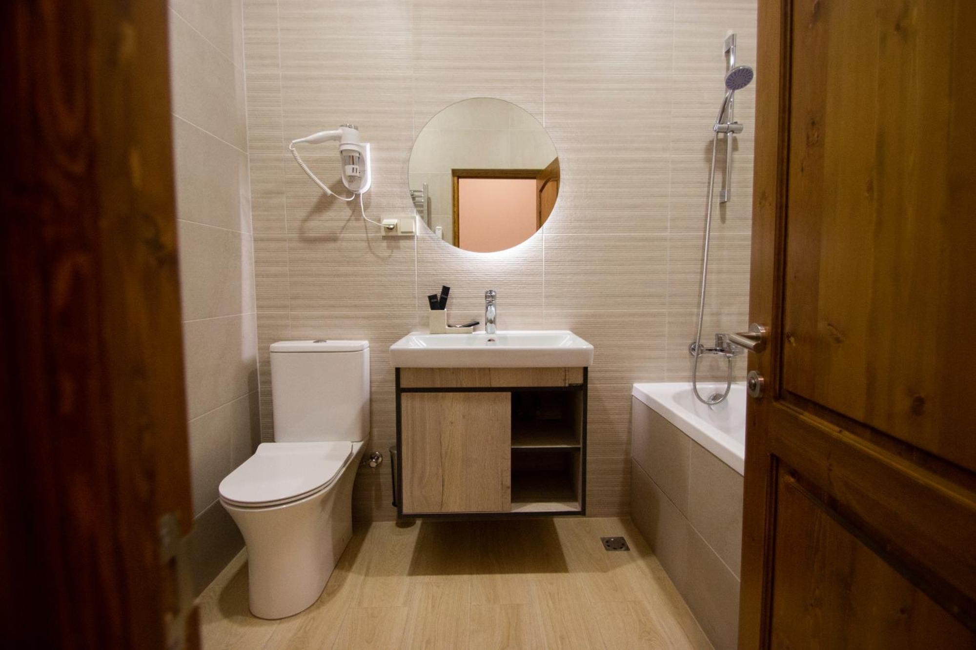 Kuma Hotel Ґюмрі Екстер'єр фото